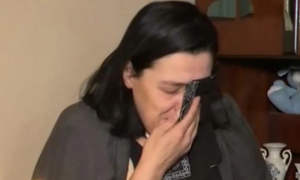 Άγιος Παντελεήμονας: Η 45χρονη που πυροβολήθηκε από τον γείτονά της ζητά να δει τον δολοφόνο του συζύγου της - «Γιατί μου το έκανε αυτό;» (βίντεο)